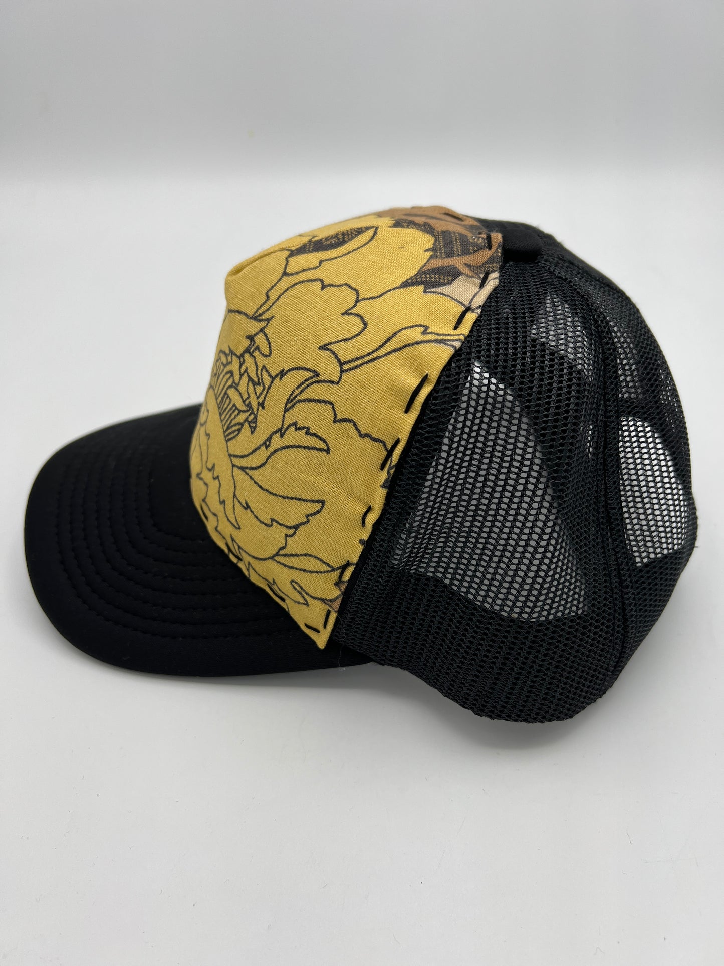 Vintage Aloha fabric-black curved brim trucker hat